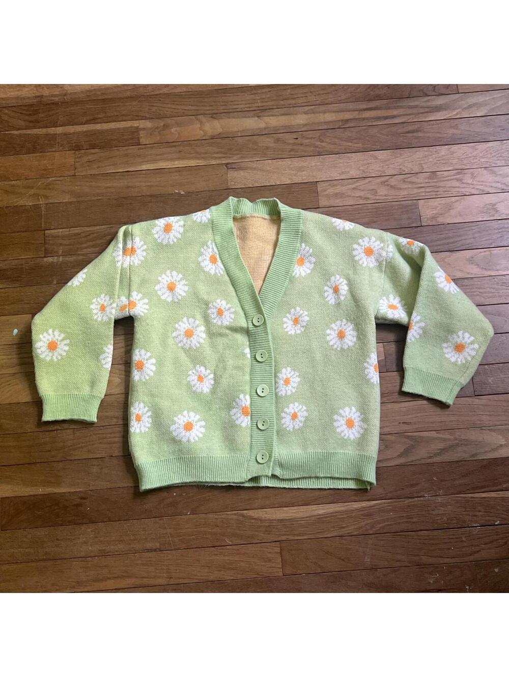 Green daisy button up cardigan - Picture 2 of 6